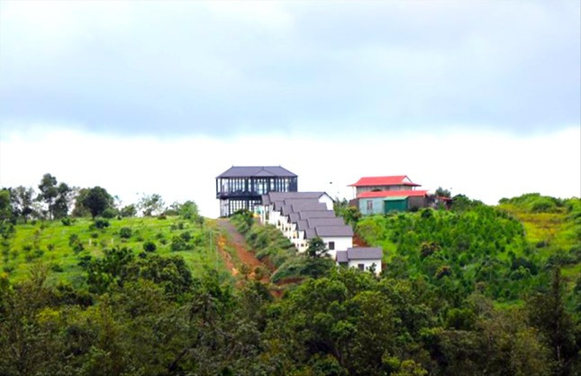 Các công trình xây trên đất nông nghiệp bị phạt của ông Hoàng Văn Triều ở thôn Kon Tu Rằng Các công trình xây trên đất nông nghiệp bị phạt của ông Hoàng Văn Triều ở thôn Kon Tu Rằng