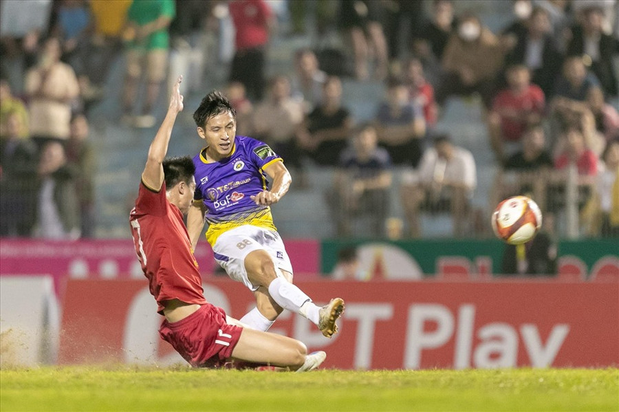 Hà Nội thi đấu lấn lướt trước đội chủ nhà Hồng Lĩnh Hà Tĩnh. Ảnh: Xuân Thuỷ