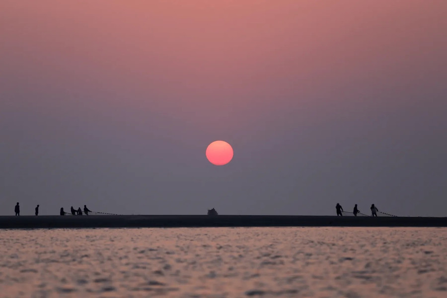 Cảnh bình minh trên bãi biển Kuakata (Bangladesh). Ảnh: bdspnimage/Canva Cảnh bình minh trên bãi biển Kuakata (Bangladesh). Ảnh: bdspnimage/Canva