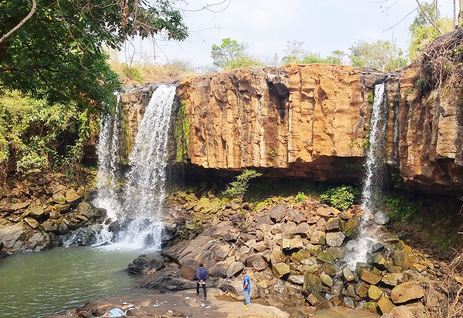 Thác ông Đồng (xã Ia Pnôn), một trong những điểm đến hấp dẫn của du lịch Đức Cơ. Ảnh: Ngọc Sang Thác ông Đồng (xã Ia Pnôn), một trong những điểm đến hấp dẫn của du lịch Đức Cơ. Ảnh: Ngọc Sang