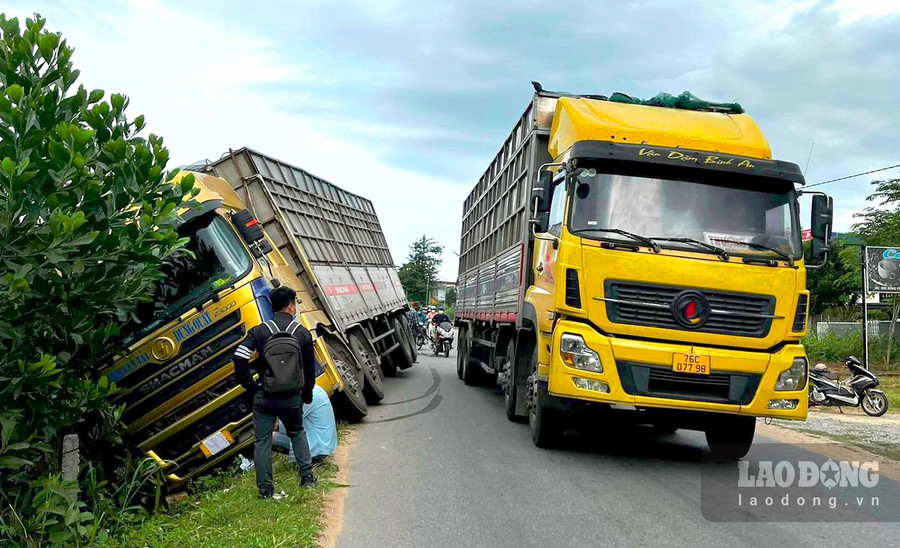 Lòng đường chật hẹp là một trong những nguyên nhân dẫn đến nhiều vụ TNGT trên tuyến Quốc lộ 24B ở Quảng Ngãi. Ảnh: Ngọc Viên Lòng đường chật hẹp là một trong những nguyên nhân dẫn đến nhiều vụ TNGT trên tuyến Quốc lộ 24B ở Quảng Ngãi. Ảnh: Ngọc Viên