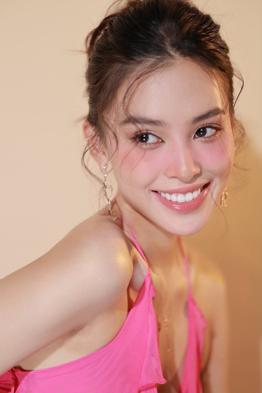 Hoa hậu Tiểu Vy khoe nhan sắc đỉnh cao trong loạt ảnh mới ảnh 3 Hoa hậu Tiểu Vy khoe nhan sắc đỉnh cao trong loạt ảnh mới ảnh 3