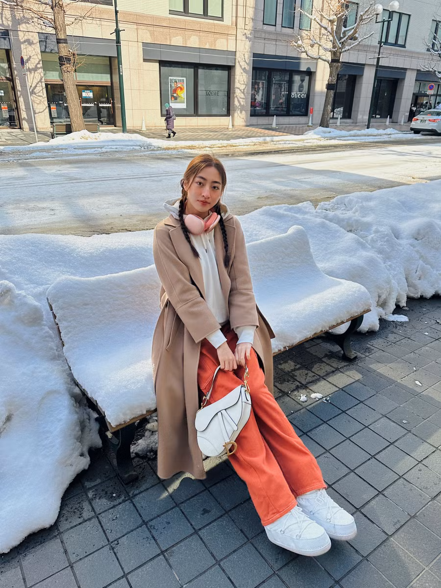 Những trang phục Lương Thùy Linh diện trong chuyến du lịch lần này cũng nhận được nhiều lời khen bởi sự kết hợp tinh tế và thời thượng. Ảnh: Nhân vật cung cấp