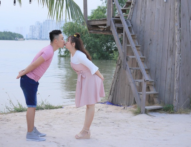 Một số bạn trẻ khác cho biết chỉ cần ở bên nhau đã là hạnh phúc. Ảnh: NVCC Một số bạn trẻ khác cho biết chỉ cần ở bên nhau đã là hạnh phúc. Ảnh: NVCC