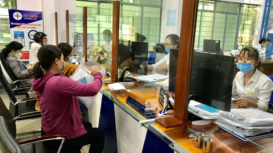 Điện lực Pleiku nỗ lực nâng cao chất lượng dịch vụ cho khách hàng. Ảnh: Hà Duy Điện lực Pleiku nỗ lực nâng cao chất lượng dịch vụ cho khách hàng. Ảnh: Hà Duy