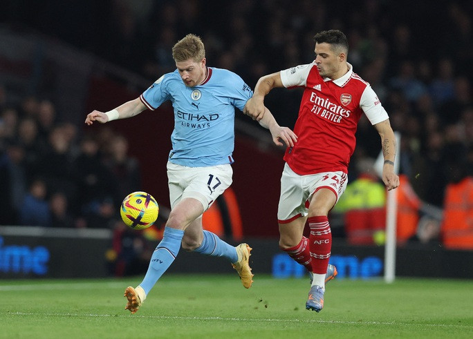 Kevin de Bruyne mở tỉ số bằng siêu phẩm Kevin de Bruyne mở tỉ số bằng siêu phẩm