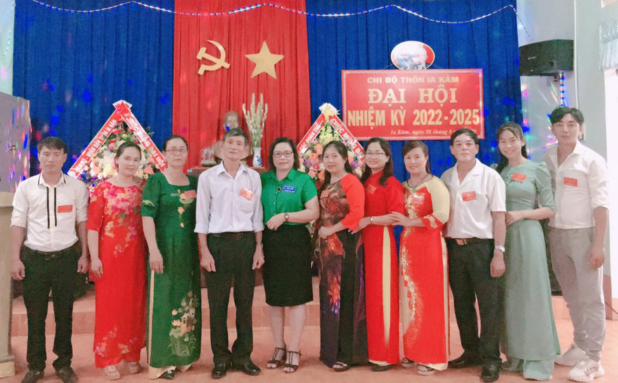 Chất lượng đội ngũ cơ sở được nâng lên qua các kỳ đại hội Chi bộ. Ảnh: Thanh Nhật Chất lượng đội ngũ cơ sở được nâng lên qua các kỳ đại hội Chi bộ. Ảnh: Thanh Nhật