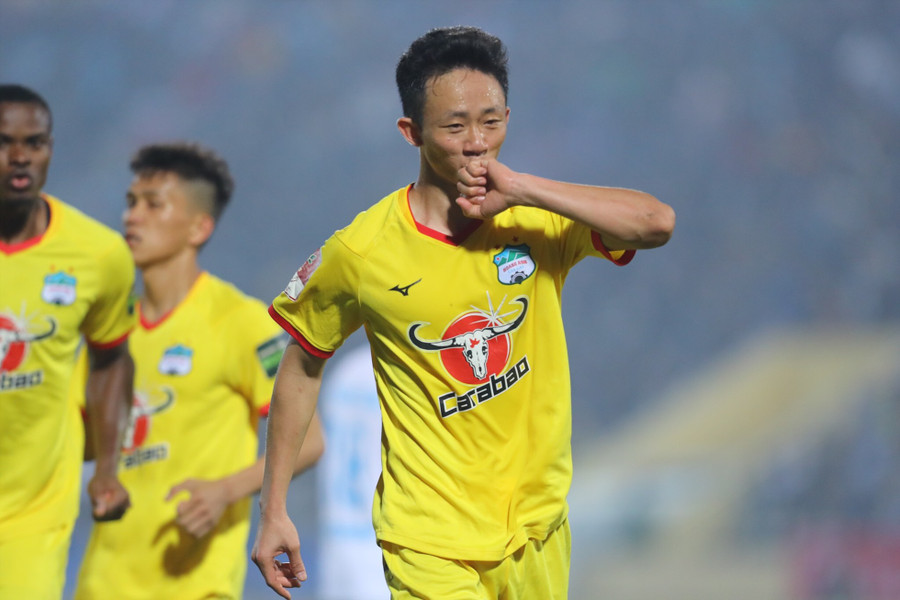 Châu Ngọc Quang đang chơi hay cùng Hoàng Anh Gia Lai. Ảnh: Minh Dân