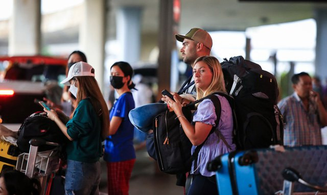 Khách nước ngoài đến Việt Nam tại ga quốc tế sân bay Tân Sơn Nhất. Ảnh: Nhật Thịnh Khách nước ngoài đến Việt Nam tại ga quốc tế sân bay Tân Sơn Nhất. Ảnh: Nhật Thịnh