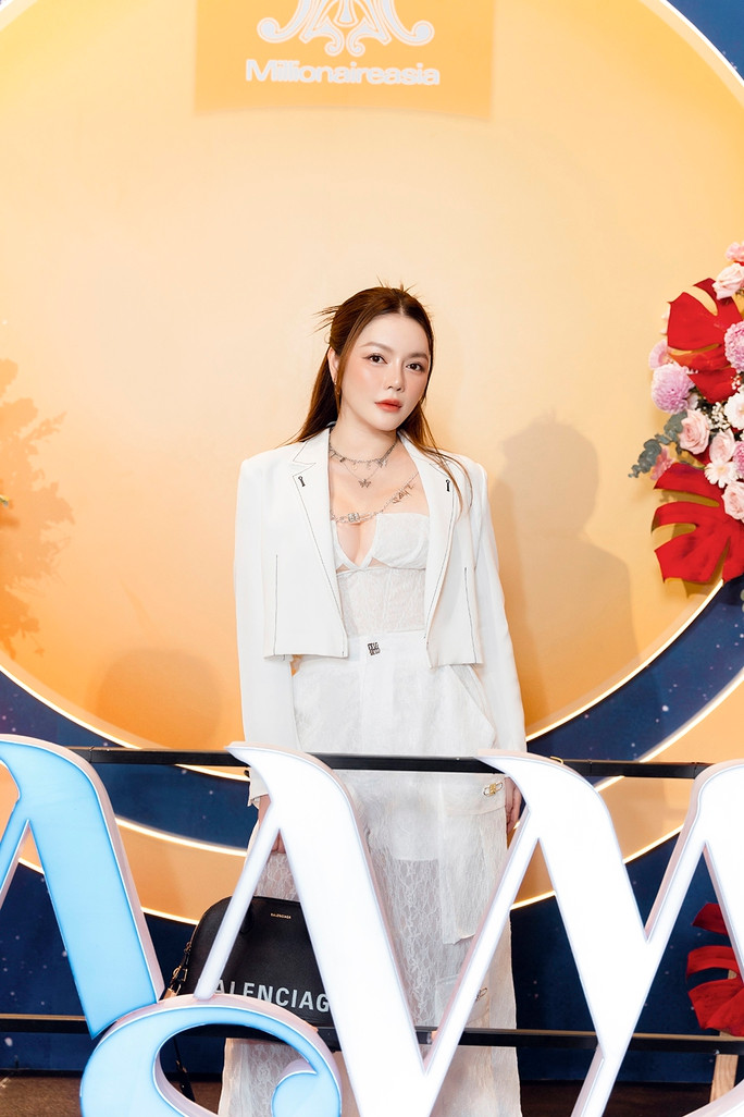 Lý Nhã Kỳ xuất hiện xinh đẹp tại sự kiện Trao quyền dành cho phụ nữ