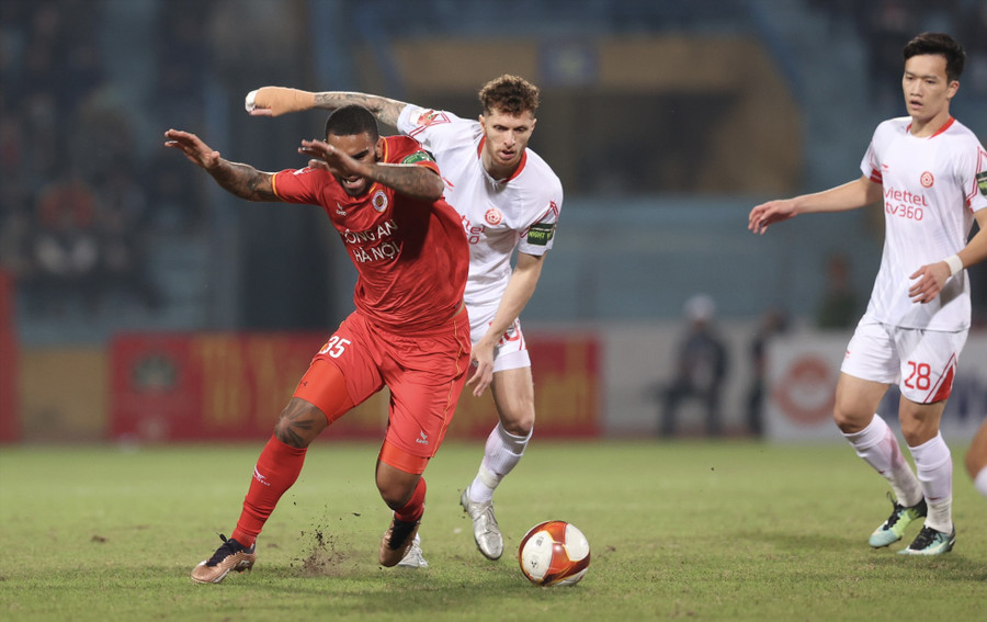 Công an Hà Nội đã thua 2 trận liên tiếp tại V.League. Ảnh: Minh Dân