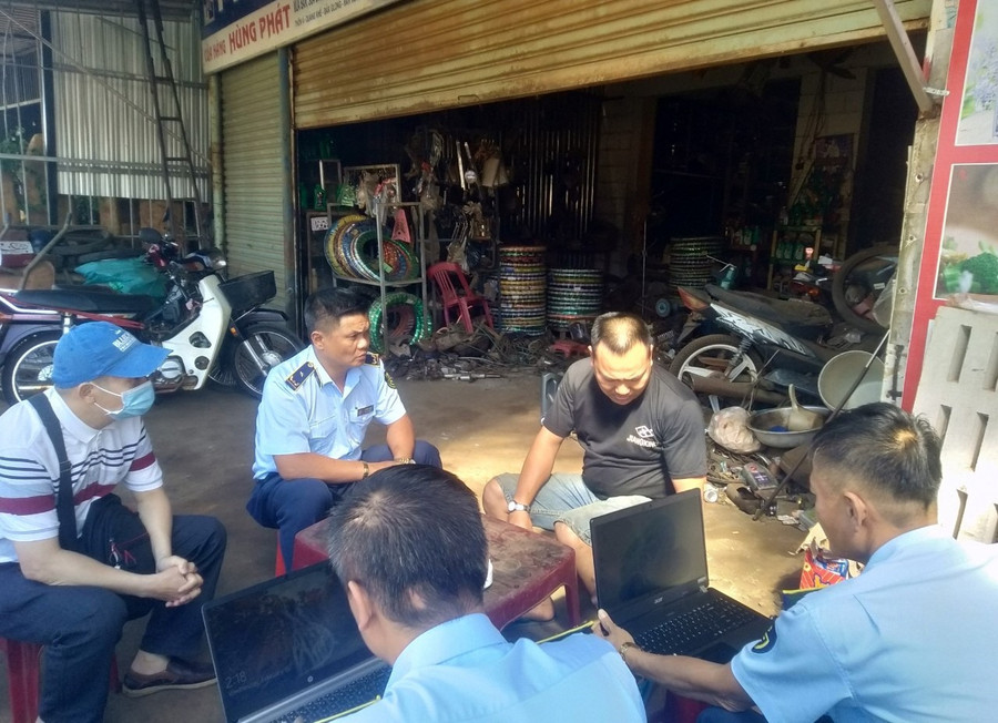 Lực lượng Quản lý thị trường tỉnh Đắk Nông kiểm tra cơ sở kinh doanh ở trên địa bàn tỉnh. Ảnh: Cục Quản lý thị trường cung cấp Lực lượng Quản lý thị trường tỉnh Đắk Nông kiểm tra cơ sở kinh doanh ở trên địa bàn tỉnh. Ảnh: Cục Quản lý thị trường cung cấp