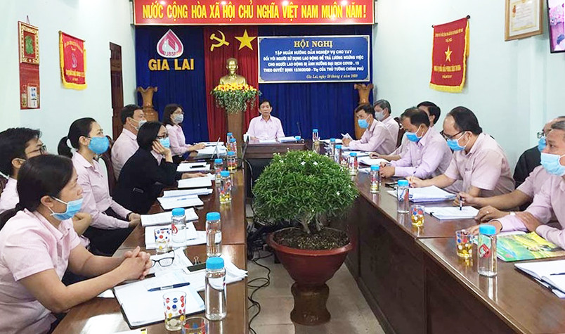 Cán bộ Ngân hàng Chính sách Xã hội tỉnh tham gia Hội nghị trực tuyến tập huấn nghiệp vụ cho vay đối với người sử dụng lao động. Ảnh: Sơn Ca Cán bộ Ngân hàng Chính sách Xã hội tỉnh tham gia Hội nghị trực tuyến tập huấn nghiệp vụ cho vay đối với người sử dụng lao động. Ảnh: Sơn Ca