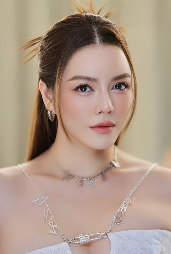 Lý Nhã Kỳ xinh đẹp dự sự kiện