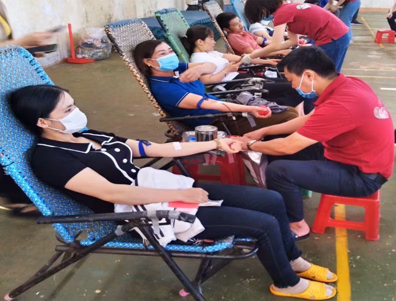 Đông đảo người dân huyện Ia Grai tham gia hiến máu tình nguyện. Ảnh: Hồng Ngọc