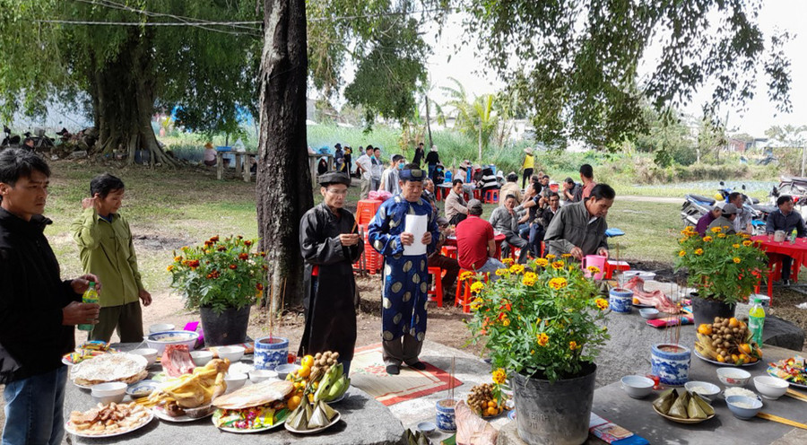 Quang cảnh lễ cúng Khai sơn của người dân làng Chí Công. Ảnh: Nguyễn Anh Minh Quang cảnh lễ cúng Khai sơn của người dân làng Chí Công. Ảnh: Nguyễn Anh Minh