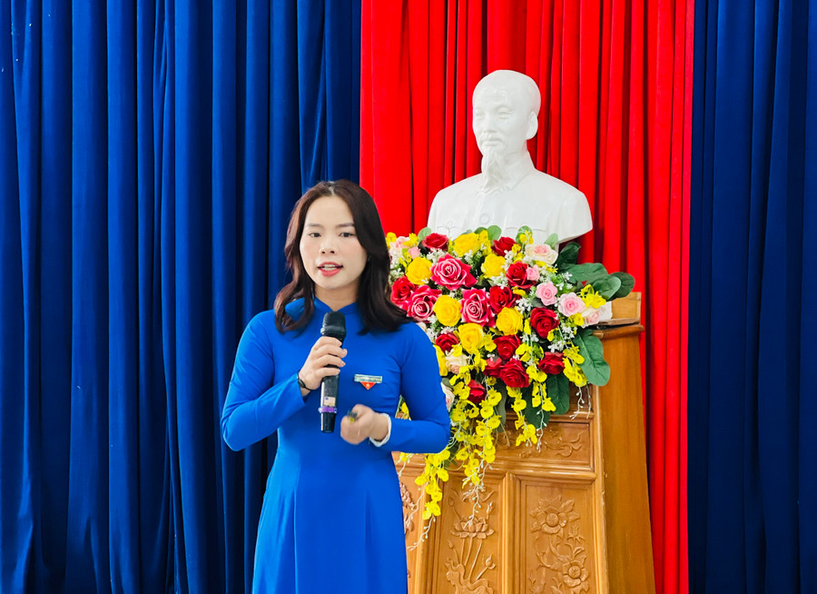 Cô Nguyễn Thị Thảo-Phó Bí thư Đoàn trường Cao đẳng Gia Lai tham gia hội thi báo cáo viên giỏi do Tỉnh Đoàn tổ chức. Ảnh: Minh Nhật