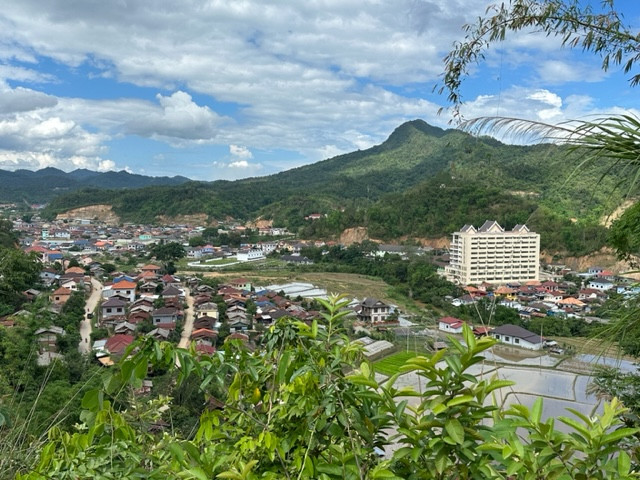 Sầm Nưa nhìn từ trên cao. Sầm Nưa nhìn từ trên cao.