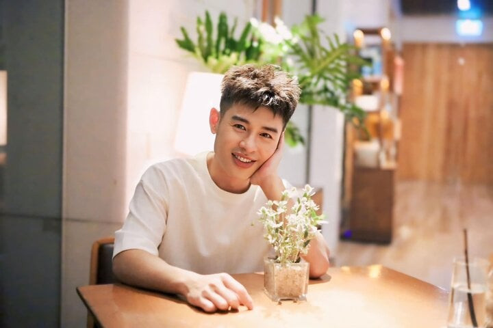 Hoàng Hải quay lại showbiz Việt qua chương trình &quot;Ca sĩ mặt nạ&quot;.