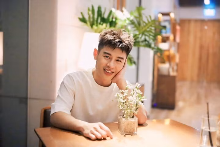 Hoàng Hải quay lại showbiz Việt qua chương trình "Ca sĩ mặt nạ".