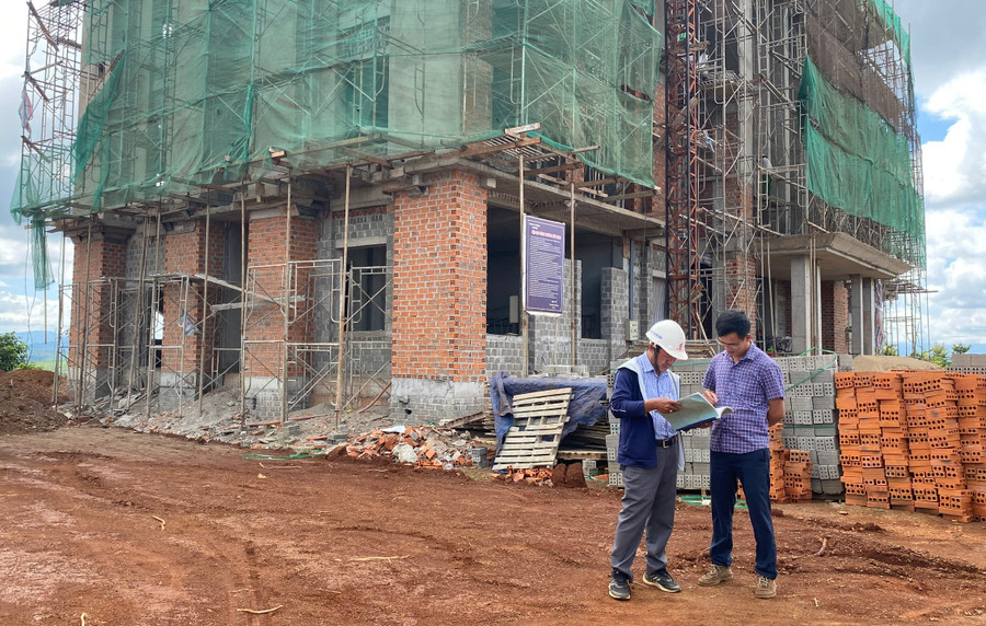 Các chủ đầu tư, ban quản lý, nhà thầu trên địa bàn huyện Đak Đoa đang tăng tốc thi công nhằm tăng tỷ lệ giải ngân nguồn vốn đầu tư công. Ảnh: S.C