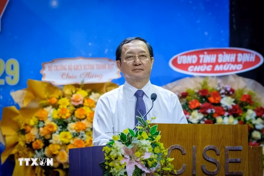 Bộ trưởng Bộ Khoa học và Công nghệ Huỳnh Phát Đạt phát biểu tại buổi khai mạc. (Ảnh: TTXVN phát)