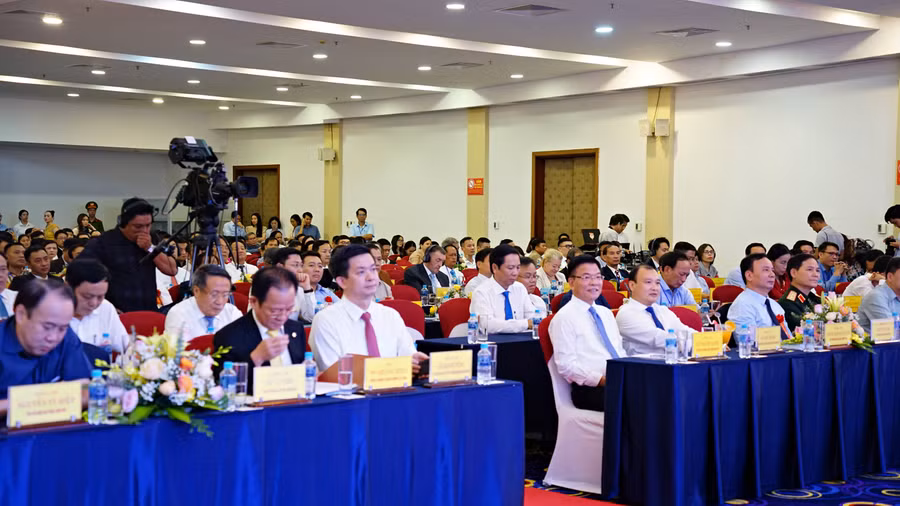 Các đại biểu dự hội nghị - Ảnh: L.A