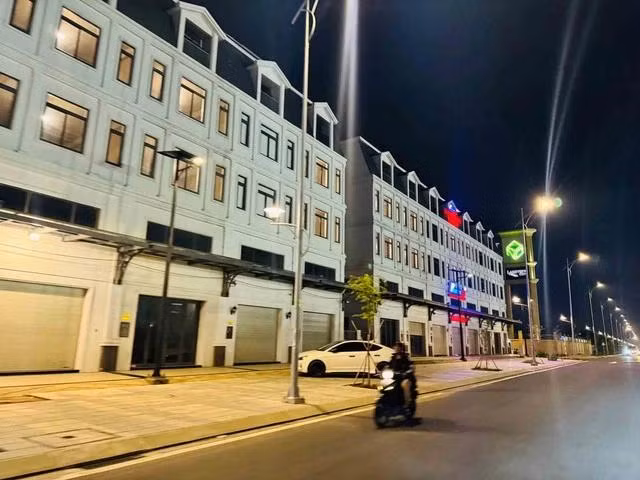 Dự án Lakeview City bị TP.HCM yêu cầu đóng tiền sử dụng đất bổ sung hơn 4.664 tỉ đồng, khiến DN lâm vào tình cảnh khó khăn và thua lỗ Dự án Lakeview City bị TP.HCM yêu cầu đóng tiền sử dụng đất bổ sung hơn 4.664 tỉ đồng, khiến DN lâm vào tình cảnh khó khăn và thua lỗ