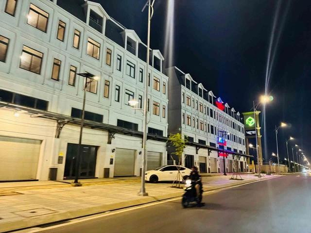 Dự án Lakeview City bị TP.HCM yêu cầu đóng tiền sử dụng đất bổ sung hơn 4.664 tỉ đồng, khiến DN lâm vào tình cảnh khó khăn và thua lỗ Dự án Lakeview City bị TP.HCM yêu cầu đóng tiền sử dụng đất bổ sung hơn 4.664 tỉ đồng, khiến DN lâm vào tình cảnh khó khăn và thua lỗ