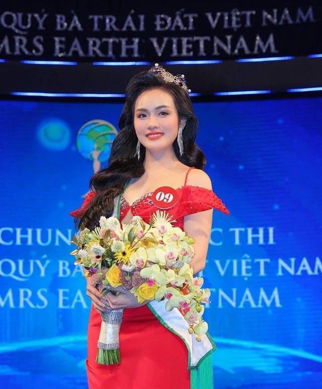 Vũ Thị Hoa đăng quang Mrs Earth Việt Nam 2024 ảnh 1 Vũ Thị Hoa đăng quang Mrs Earth Việt Nam 2024 ảnh 1