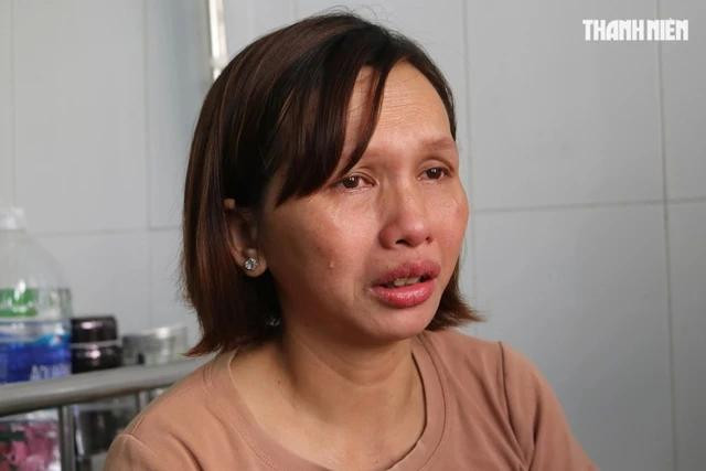 Chị Vân khóc nghẹn khi kể về bệnh ung thư não của con Chị Vân khóc nghẹn khi kể về bệnh ung thư não của con