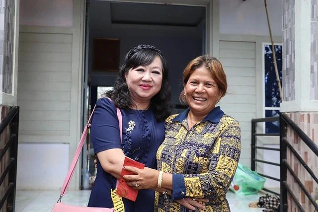 Bà Trương Thúy Uyên và mẹ ruột của Leangchheng