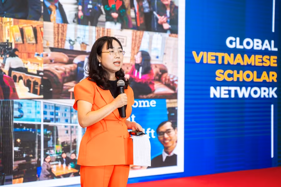 Tiến sỹ Lê Mai Lan, Chủ tịch Hội đồng trường Đại học VinUni thông tin về chương trình học bổng. (Ảnh: PV/Vietnam+)