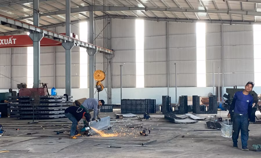 Chính sách gia hạn thời hạn nộp thuế là giải pháp hỗ trợ tích cực, giúp doanh nghiệp vừa và nhỏ tạo sức bật tăng trưởng hoạt động sản xuất kinh doanh. Ảnh: S.C