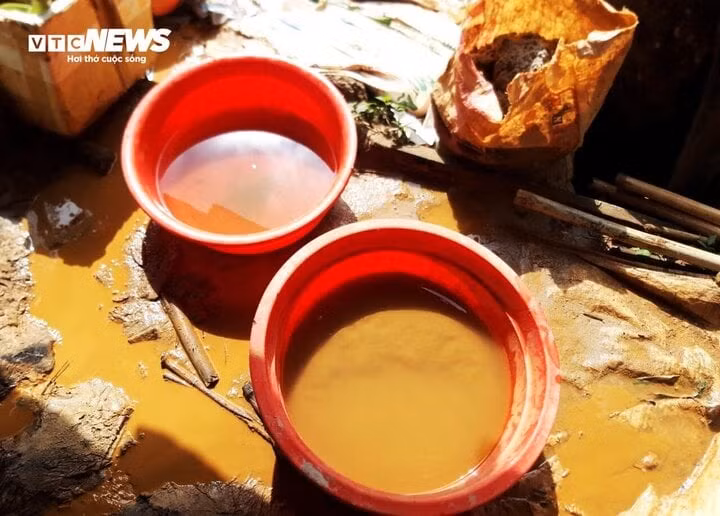 Hiện trường đãi vàng.