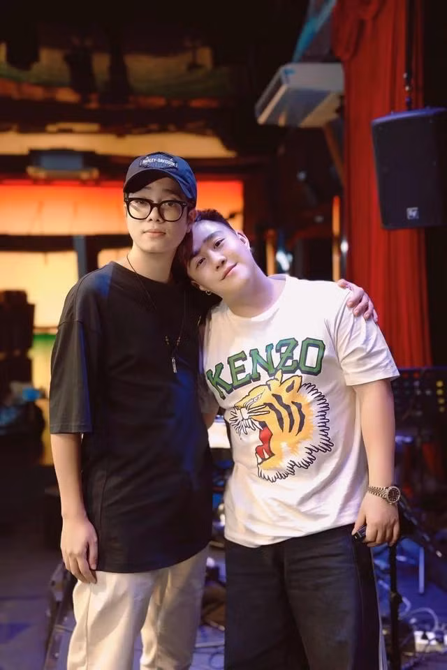 Ngoài Bùi Anh Tuấn, liveshow của Trung Quân Idol còn có sự tham gia của ca sĩ Mỹ Linh, Hồ Quỳnh Hương, Thùy Chi, rapper Suboi và một khách mời bí ẩn