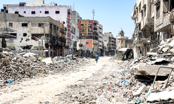 Khung cảnh đổ nát ở TP. Gaza ngày 8-7. Ảnh: AFP