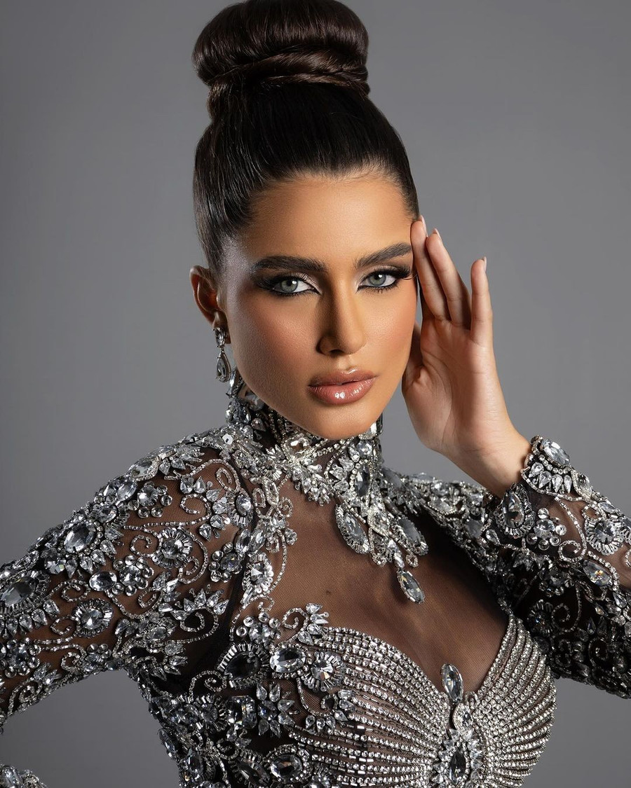 Người đẹp Brazil - Isadora Murta là ứng viên tiềm năng cho ngôi vị hoa hậu. Isadora Murta năm nay 25 tuổi, cao 1,72 m. Cô có bằng chuyên ngành quản trị của Đại học Liên bang Vicosa. Cô từng giành ngôi vị á hậu 2 tại cuộc thi Miss Universe Brazil 2022. Khán giả quê nhà đang đặt kỳ vọng Isadora Murta giành chiếc vương miện Hoa hậu Siêu quốc gia đầu tiên về cho Brazil. Người đẹp Brazil - Isadora Murta là ứng viên tiềm năng cho ngôi vị hoa hậu. Isadora Murta năm nay 25 tuổi, cao 1,72 m. Cô có bằng chuyên ngành quản trị của Đại học Liên bang Vicosa. Cô từng giành ngôi vị á hậu 2 tại cuộc thi Miss Universe Brazil 2022. Khán giả quê nhà đang đặt kỳ vọng Isadora Murta giành chiếc vương miện Hoa hậu Siêu quốc gia đầu tiên về cho Brazil.