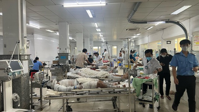 Thời điểm Bệnh viện đa khoa tỉnh Bình Dương tiếp nhận các công nhân bị bỏng Thời điểm Bệnh viện đa khoa tỉnh Bình Dương tiếp nhận các công nhân bị bỏng