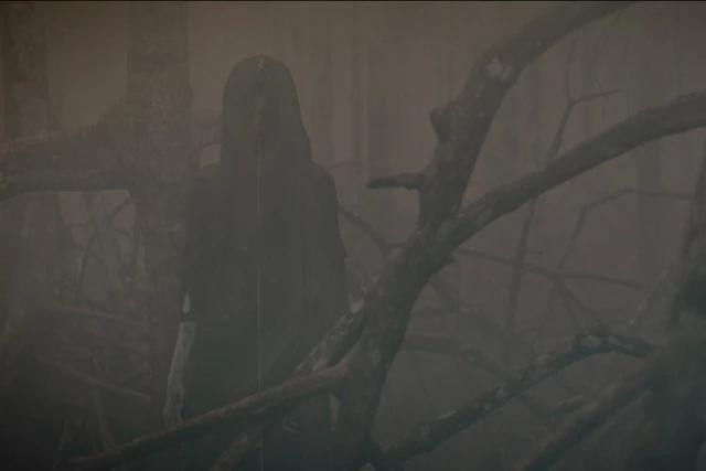 Những hình ảnh rùng rợn trong phim khơi dậy nỗi sợ hãi cùng sự tò mò của người xem Những hình ảnh rùng rợn trong phim khơi dậy nỗi sợ hãi cùng sự tò mò của người xem