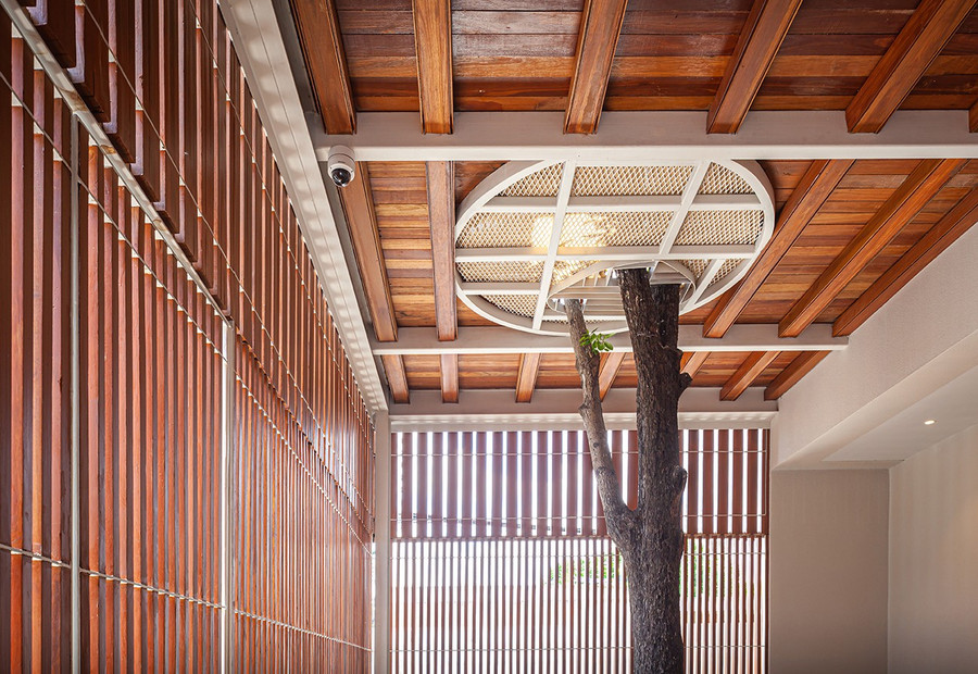 Tuy hình thức và không gian đều được thiết kế đơn giản, nhưng từng chi tiết, vị trí đặt cạnh nhau của từng chất liệu lại được sắp xếp hài hòa, thể hiện được cá tính của gia chủ. Tuy hình thức và không gian đều được thiết kế đơn giản, nhưng từng chi tiết, vị trí đặt cạnh nhau của từng chất liệu lại được sắp xếp hài hòa, thể hiện được cá tính của gia chủ.