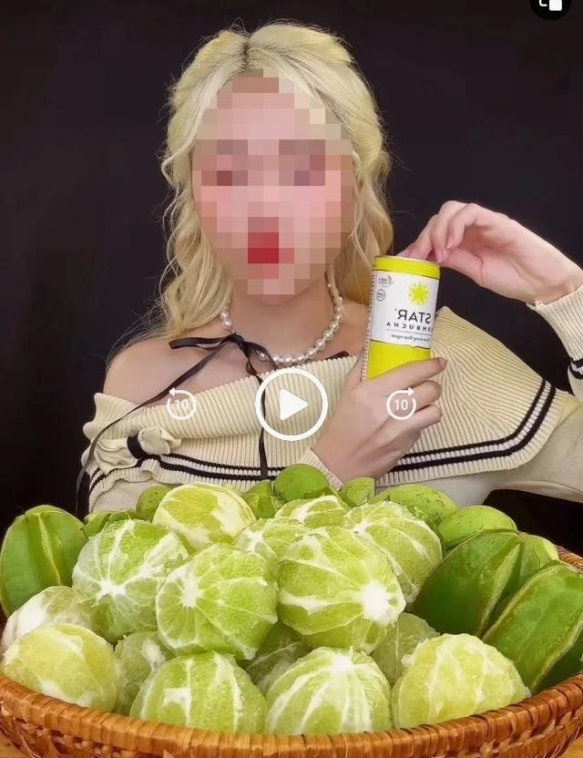 Một video ăn đồ chua chấm muối ớt đạt trên 5 triệu lượt xem của V.H