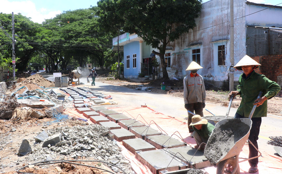 Thị xã An Khê đầu tư xây dựng hệ thống mương thoát nước đường Lê Hồng Phong (phường Tây Sơn) góp phần duy trì, nâng cao chất lượng các tiêu chí xây dựng phường đạt chuẩn đô thị văn minh. Ảnh: N.M Thị xã An Khê đầu tư xây dựng hệ thống mương thoát nước đường Lê Hồng Phong (phường Tây Sơn) góp phần duy trì, nâng cao chất lượng các tiêu chí xây dựng phường đạt chuẩn đô thị văn minh. Ảnh: N.M