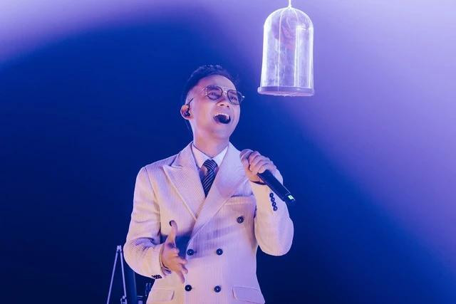 Đinh Tiến Đạt thử thách bản thân với ca khúc Tặng anh cho cô ấy Đinh Tiến Đạt thử thách bản thân với ca khúc Tặng anh cho cô ấy