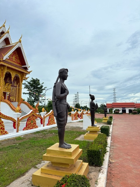 Vườn hoa ở trung tâm Paksan. Vườn hoa ở trung tâm Paksan.