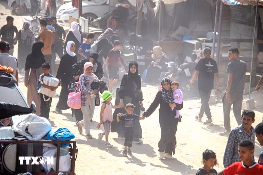 Người dân Palestine sơ tán để tránh xung đột tại Khan Younis, Dải Gaza ngày 2-7. Ảnh: TTXVN Người dân Palestine sơ tán để tránh xung đột tại Khan Younis, Dải Gaza ngày 2-7. Ảnh: TTXVN