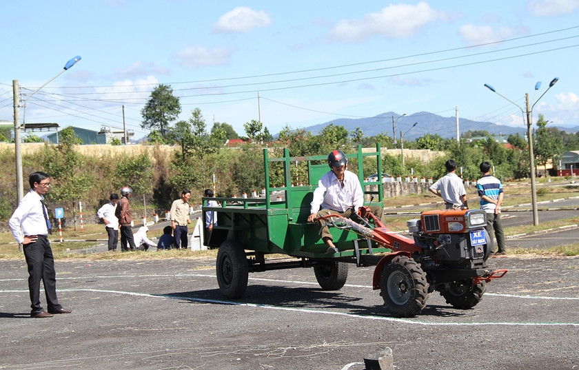 Đào tạo, sát hạch cấp giấy phép lái xe hạng A4 cho người dân được cơ quan chức năng tỉnh quan tâm. Ảnh: M.P