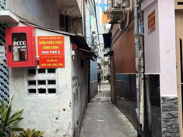 Những đoạn hẻm bị thu hẹp diện tích khiến việc di chuyển khó khăn hơn Những đoạn hẻm bị thu hẹp diện tích khiến việc di chuyển khó khăn hơn