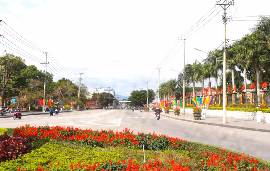 Tập trung xây dựng phường đạt chuẩn văn minh đô thị, bộ mặt thị xã An Khê ngày càng khang trang, văn minh, hiện đại. Ảnh: Ngọc Minh