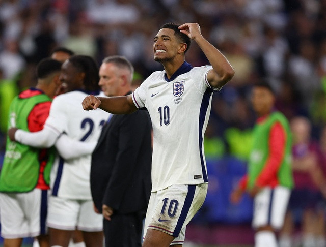 Jude Bellingham tạo &quot;siêu phẩm&quot; cho tuyển Anh và hành động ăn mừng phấn khích